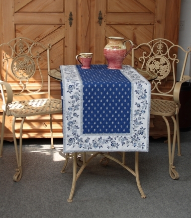 Chemin de Table 160x50 cm. Flot quiltet blå bordløber smukt Provencestof.